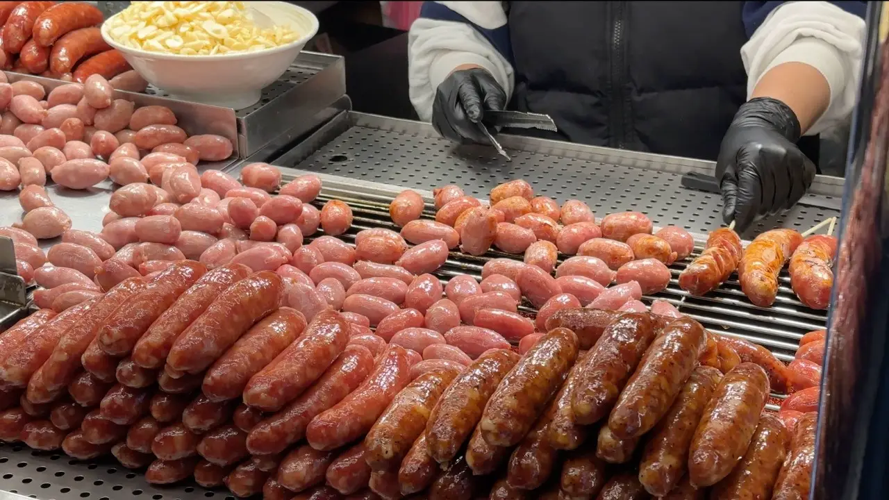 10 Taiwanese Street Food in Raohe Night Market